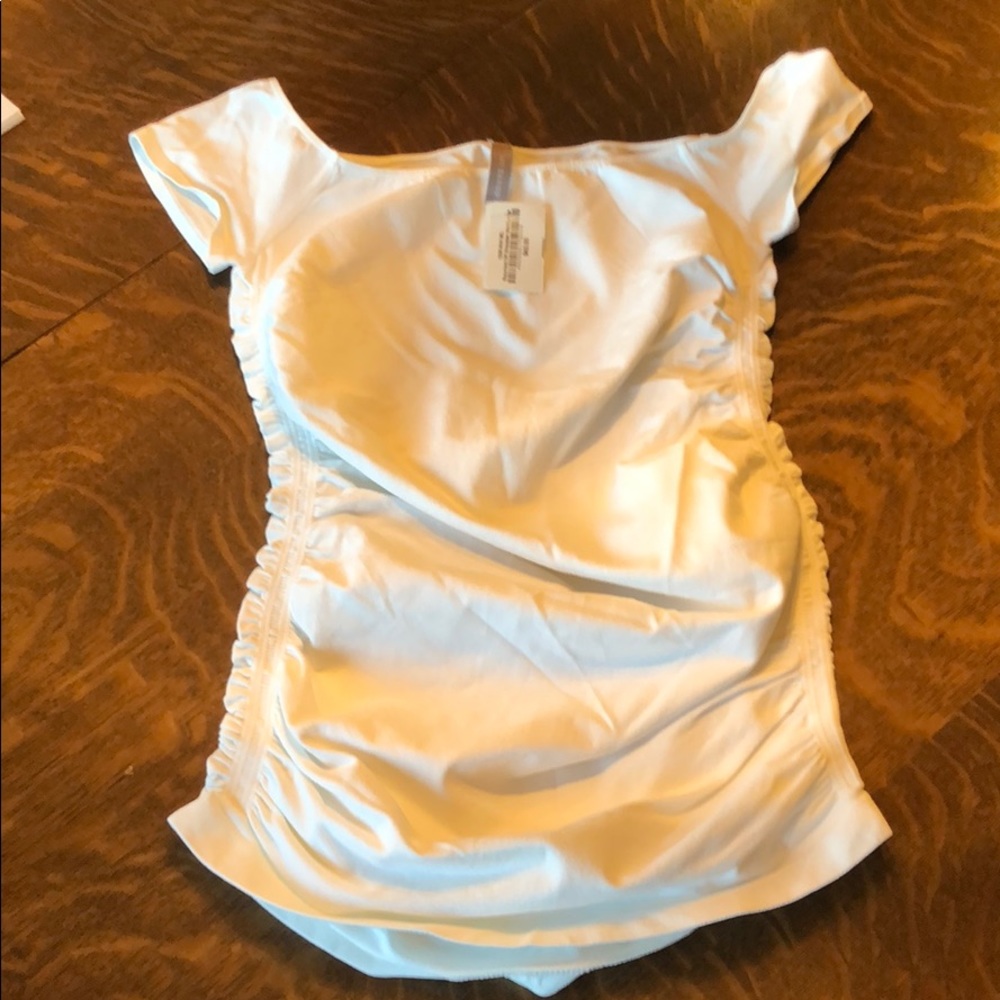 Elastic white blouse